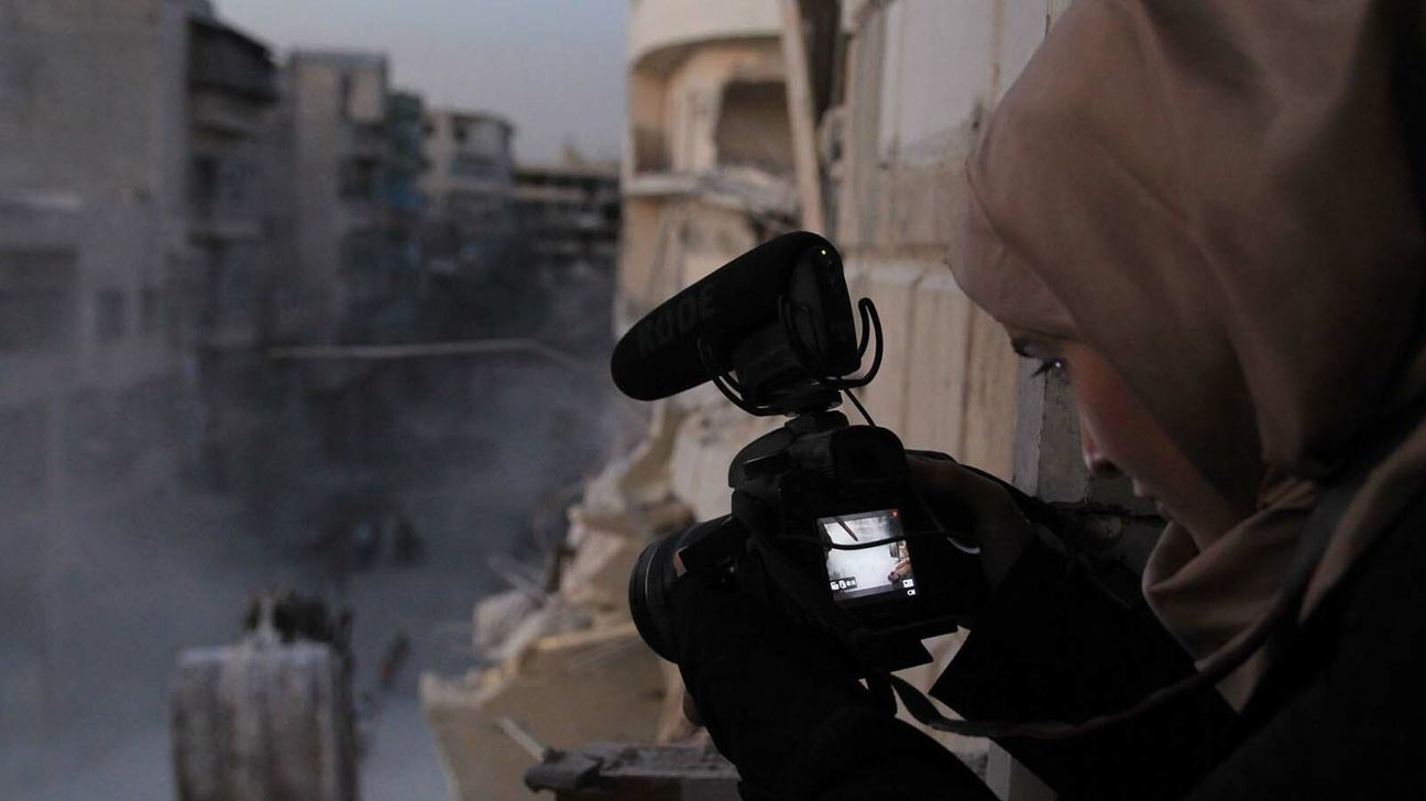 Fotos zeigen Frauen in Syrien. Foto: Abd Alkader Habak