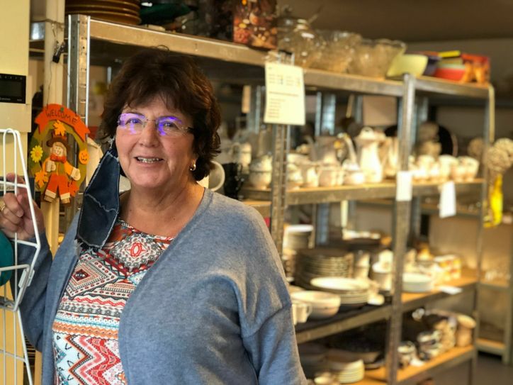 Waltraud Haake ist Vorsitzende des Sozialwerk Eifeler Christen e.V. und freut sich über viele Besucher.