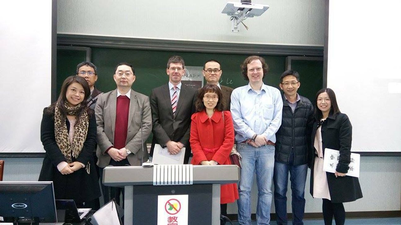 Die Chengchi University in Taipeh/Taiwan und die Universität Trier knüpfen ihre wissenschaftlichen Bande enger: Das vereinbarten die Präsidenten Michael Jäckel und Edward H. Chow. Foto: FF