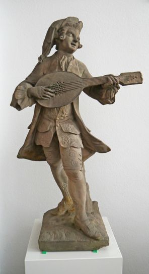Figur "Lautenspieler", Sandstein, um 1760. Foto: Stadtmuseum Simeonstift Trier