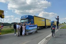 Unternehmer und Einwohner in der Region, die sich für den Lückenschluss stark gemacht haben, so wie zuletzt hier am Ausbauende in Dreis-Brück, können aufatmen.