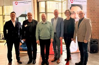Eröffneten die »Woche der Ausbildung« in der Region: Duc Tiep Dang – Kommissarischer Center-Manager Aquis Plaza; Ulrich Käser - Vorsitzender der Geschäftsführung Agentur für Arbeit Aachen-Düren; Dr. Michael Ziemons – Oberbürgermeister der Stadt Aachen; Georg Stoffels – Hauptgeschäftsführer Handwerkskammer Aachen; Ellen Lenders – Senior Expertin Industrie- und Handelskammer Aachen; Stefan Graaf – Geschäftsführer Jobcenter StädteRegion Aachen.