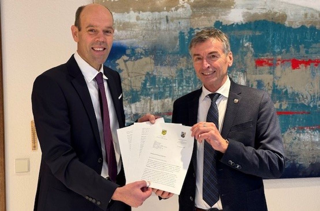 Landrat Volker Boch und der Bürgermeister der Verbandsgemeinde Simmern-Rheinböllen, Michael Boos.