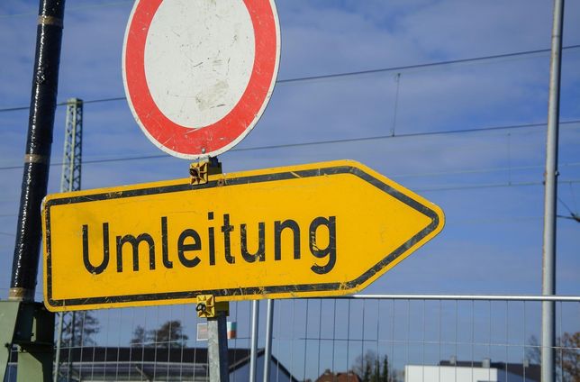 Wegen Sanierungsarbeiten an der Kyllbrücke wird die B50 zwischen Metterich und Bitburg-Albach ab Montag, 12. Oktober, voll gesperrt. Eine Umleitung erfolgt bereits ab Dudeldorf.