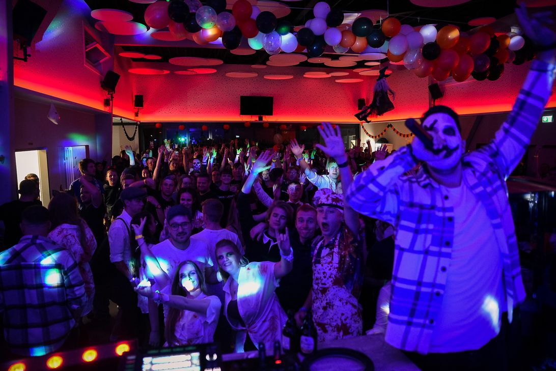 Stimmungsvoll und schaurig ging es zu bei der Halloween-Party im Kesternicher DGH.