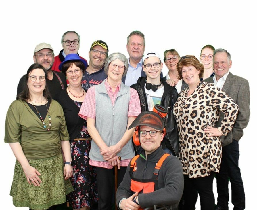 Die Theaterspieler im Verein für Heimatgeschichte und Dorfkultur Lammersdorf sorgen im Pfarrheim für reichlich Chaos.