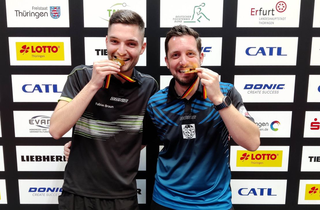 Deutscher Meister bei den TT-Finals in Erfurt geworden und Gold geholt: Fabian Braun (li.) vom TSV Kesternich gewann mit seinem Doppelpartner Tim Lüngen (TTC Waldniel) die Konkurrenz im Herren-C-Doppel. Foto: René Braun