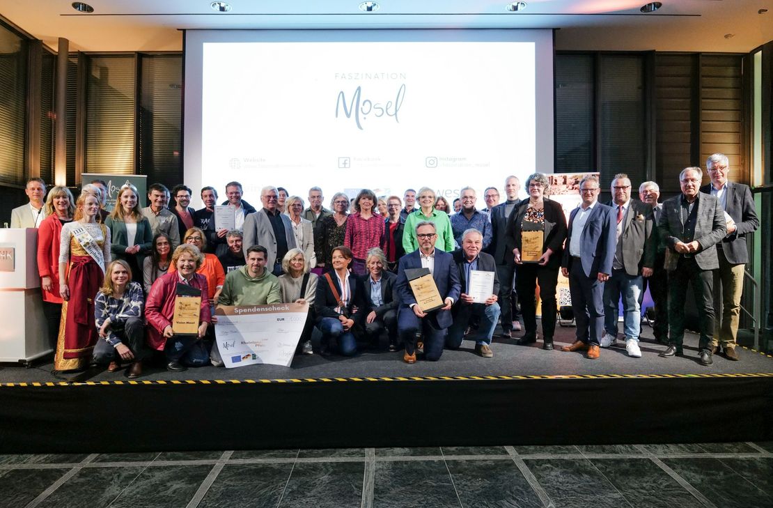 Die geehrten Projekte und Persönlichkeiten bei der Preisverleihung "moselhelden" 2024.