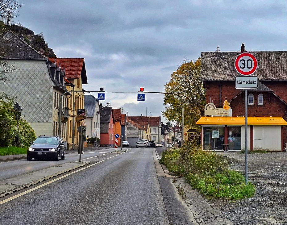 Seit Montagmorgen gilt auf der B 41 in der Ortsdurchfahrt Martinstein eine durchgehende Geschwindigkeitsbegrenzung von 30 km/h.