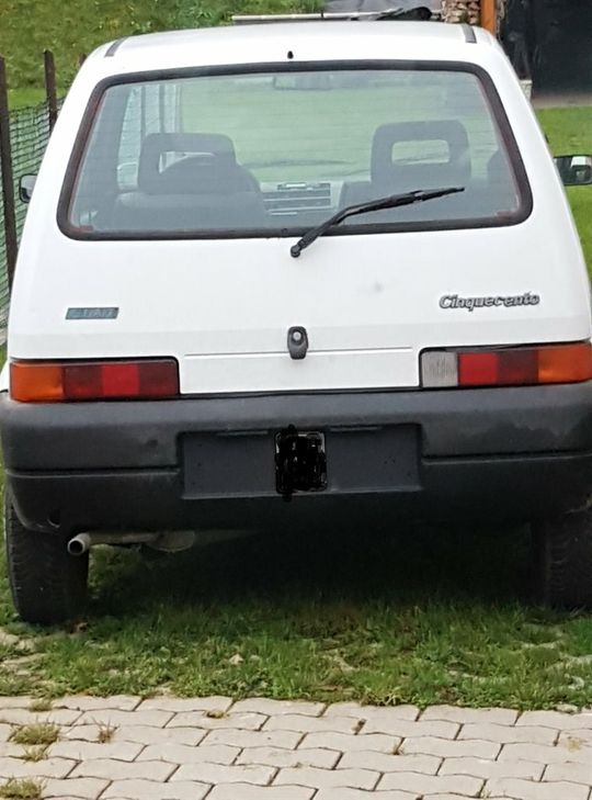 Dieser Kleinwagen wurde als Krankenfahrstuhl benutzt.