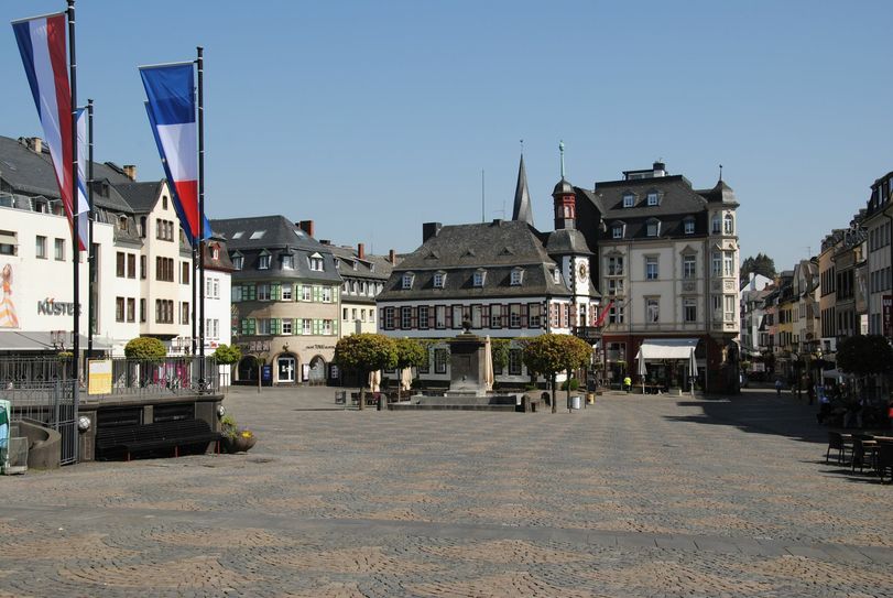 Auch der Mayener Marktplatz darf wieder gastronomisch genutzt werden.