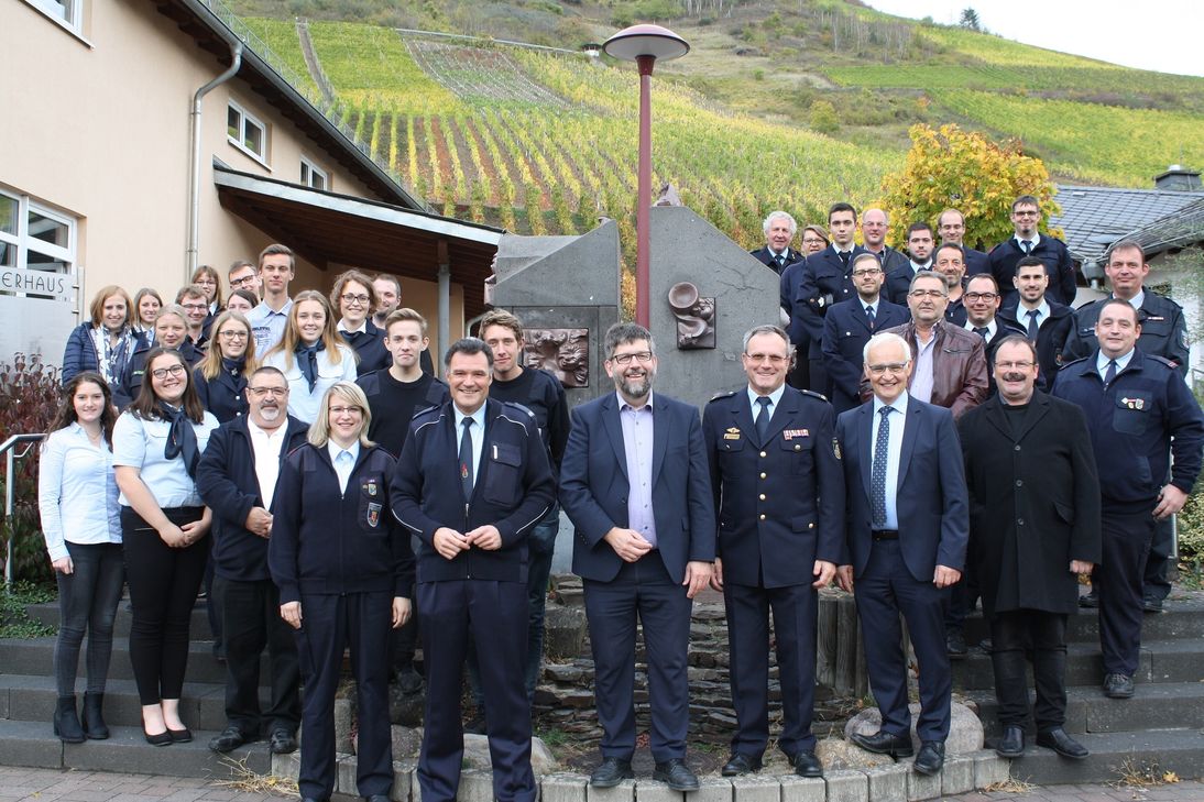 15 junge Wehrleute aus dem Landkreis absolvierten an vier Wochenendtagen erfolgreich einen KJFV-Jugendgruppenleiterlehrgang.