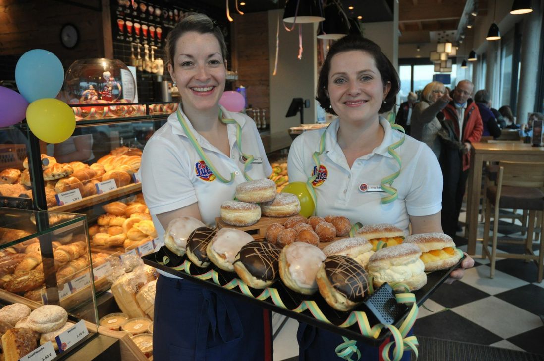 Die heiße Phase des Karnevals kann kommen: Berliner verschiedenster Geschmacksrichtungen warten auf viele närrische Leckermäuler. Übrigens: der verkaufsträchtigste Berliner-Tag ist der Weiberdonnerstag.