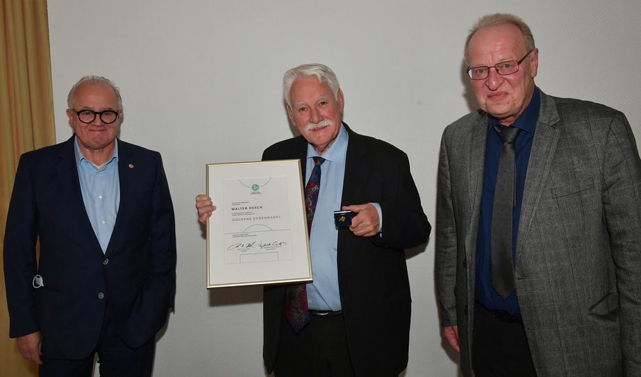 FVR-Präsident Walter Desch (Mitte) mit DFB-Präsident Fritz Keller (links) und DFB-Vizepräsident und FVR-Schatzmeister Dirk Janotta.