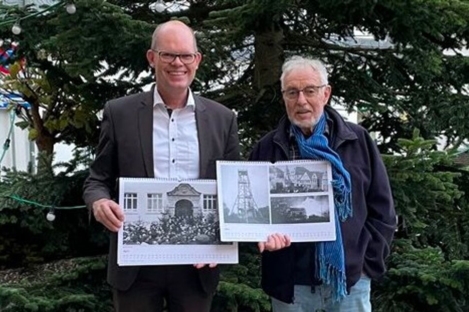 Christian Keimer (li.) und Horst-Roland Hebel präsentieren den neuen Kalender.