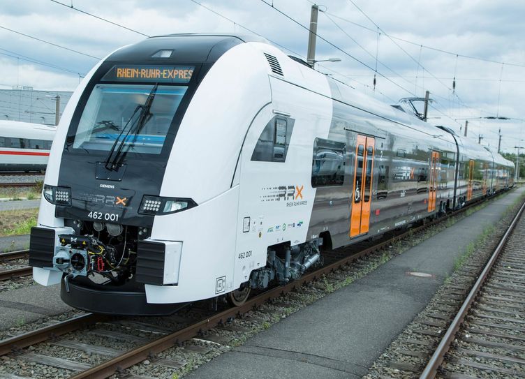 Linie RE 5 (RRX) hält auch in Oberwinter. Foto: Kompetenzcenter Marketing NRW (KCM)