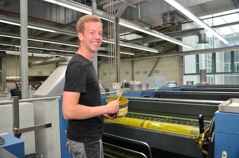 Leonard Weiss hat den Großteil seiner Ausbildung zum Medientechnologen Druck im Bogendruck absolviert und wertvolle Erfahrungen für seine künftige Tätigkeit im Medienhaus Weiss erlangt. Archivfoto: Fö