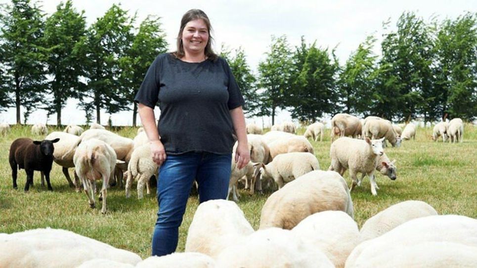 Tanja Wirtz aus Steckenborn präsentierte ihren Biohof nicht nur fünf Landwirtinnen, sondern am Montag, 11. September, ab 20.15 Uhr den Zuschauern der WDR-Sendereihe »Land & Lecker«.Foto: WDR / Melanie Grande