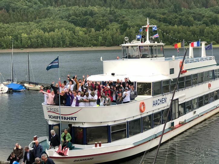 Ein Highlight für die Jugendlichen beim Integrativen Segelcamp am Rursee: Eine Rundfahrt mit der Rursee-Schifffahrt. Foto:  T. Förster