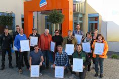 Die Absolventinnen und Absolventen der dritten Ehrenamtsschule beim Erhalt ihrer Qualitätssiegel "Weitermachen! Kreis Ahrweiler".