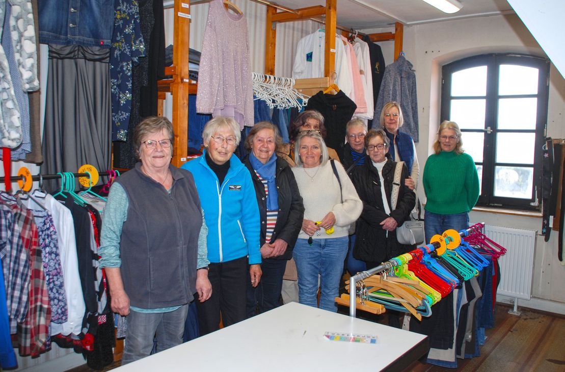 Ein Teil des ehrenamtlichen Teams der Kleiderkammer.