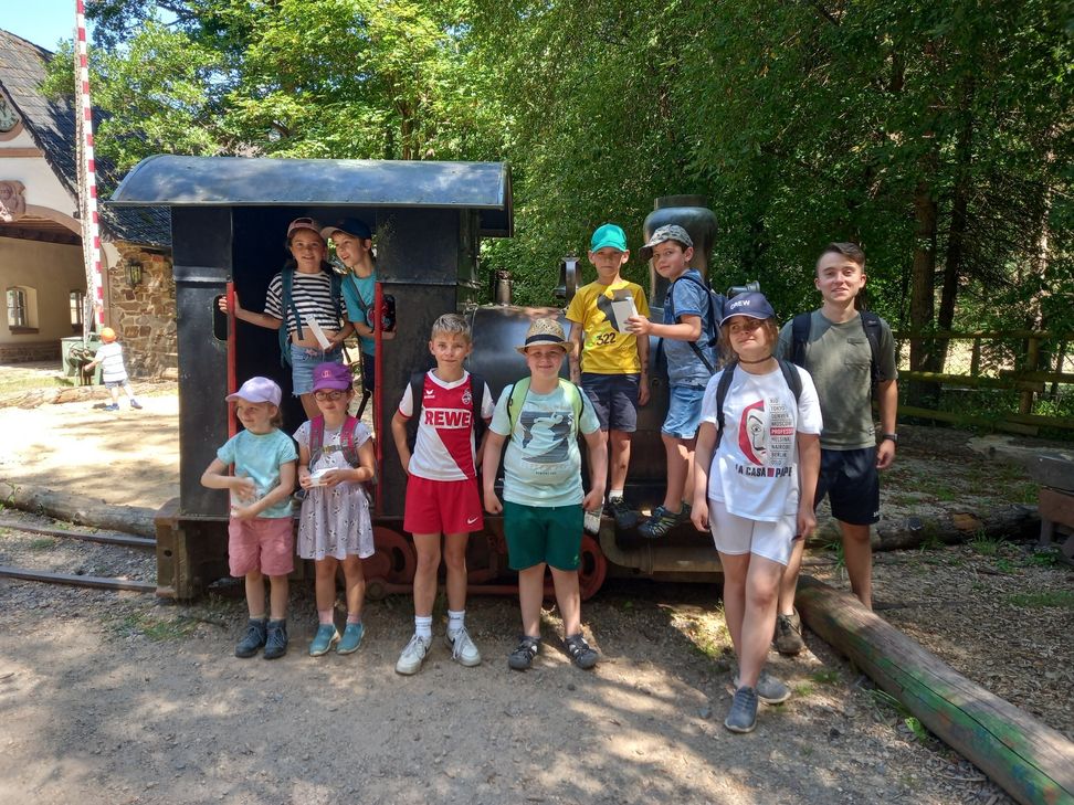 Die Jugend des MV Prüm im Eifel-Zoo