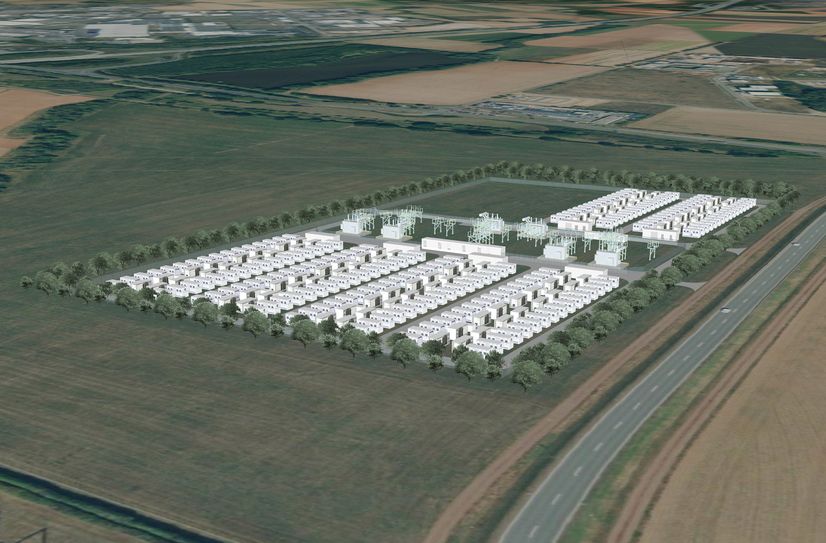 Das geplante Werk hat gigantische Dimensionen. Entstehen sollen sechs Blöcke, jeder Block besteht aus einem 110kV Umspannwerk, 16 Containerstationen für die Wechselrichter und Transformatoren und 32 Containerstationen mit modernsten Lithium-Ionen-Batterien. Das gesamte Speicherwerk wird insgesamt über 300 Megawatt Leistung und 600 Megawattstunden Speicherkapazität verfügen.