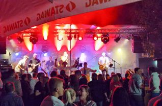 Der Kirmesball ist wichtiger Bestandteil der Steckenborner Kirmes. Für Stimmung sorgt die Partyband »Ilex«.
