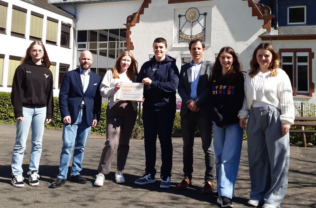 Am Gymnasium Traben-Trarbach werden nicht nur die Weichen für den Start ins Berufsleben gestellt. Ebenso wichtig ist der Schulleitung, den Jugendlichen den Stellenwert von sozialem Engagement zu vermitteln.