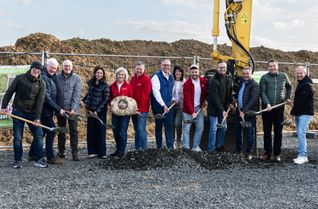 Mit dem Spatenstich starten die Bauarbeiten nun durch.