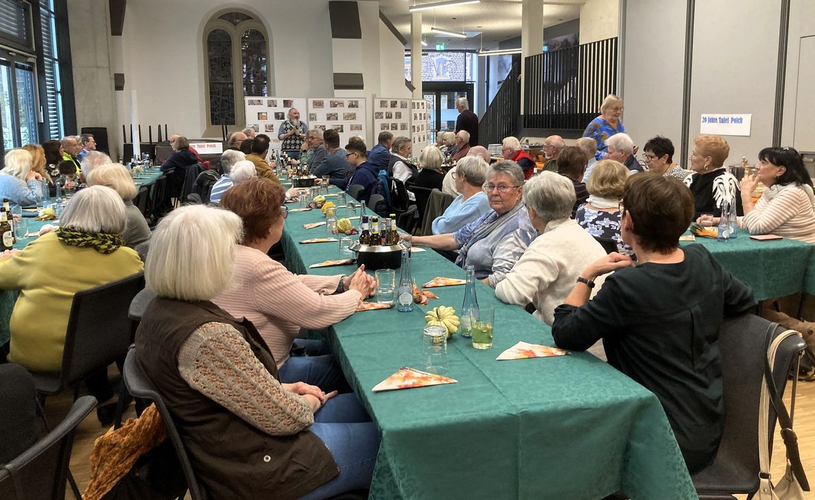 Ehrenamtliche der Tafelausgabestelle Polch beim Helferfest zum 20-jährigen Bestehen.
