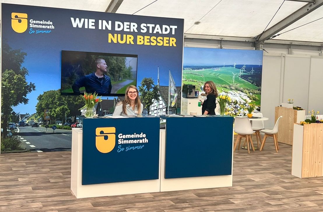 Halle 7 ist ganz in Simmerather Hand - aber bereits am Eingang präsentiert sich der moderne Messestand der Gemeinde Simmerath.