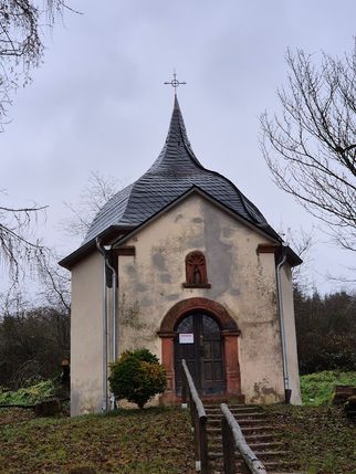 Erste Renovierungen an der Kreuzkapelle sind bereits erfolgt. Weitere Baumaßnahmen folgen im Laufe des Jahres.