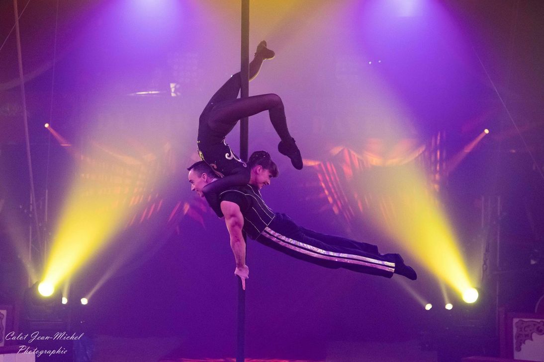 Artisten, Clowns und die Dresseure aus aller Welt geben sich ein Stelldichein im Messepark Trier. Fotos: Weihnachtscircus