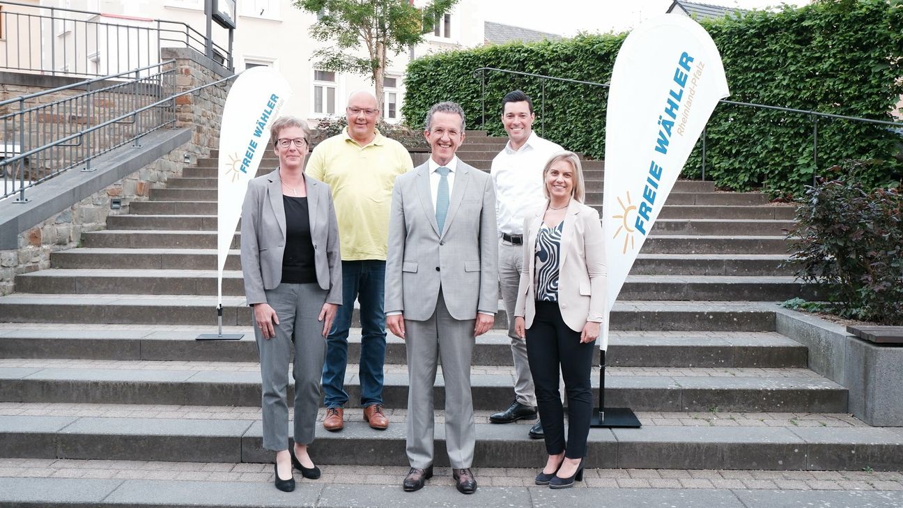 Der neue Vorstand des FW-Kreisverbandes, v.l.: Petra Fischer, Dirk Kleis, Joachim Streit, Johannes Reuschen und Heike Simon-Becker.