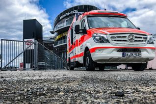 Der DRK-Rettungsdienst am Nürburgring unterstützt mit seinen Fahrzeugen und der DRK-eigenen Bedarfsleitstelle am Nürburgring auf Anfrage der Behörden den Regel-Rettungsdienst sowie die Integrierte Leitstelle in Koblenz. Insgesamt 152 Rettungsdiensteinsätze absolvierten die DRK-Rettungsmittel vom Nürburgring aus in der Region. Foto: Armin Link