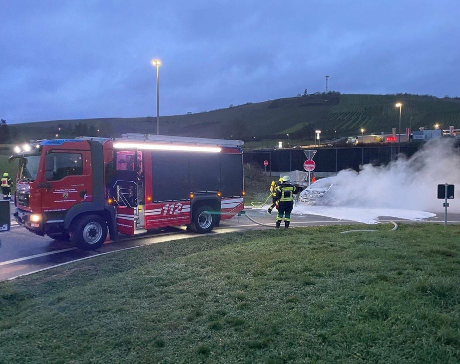 Die Abfahrt von der B 41 aus Richtung Bad Sobernheim war während des Einsatzes für rund anderthalb Stunden voll gesperrt.