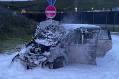 Der Ford wurde durch das Feuer vollkommen zerstört, verletzt wurde glücklicherweise niemand.