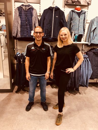 Filialverantwortlicher Marvin Strobel und die zukünftige Eventmanagerin Beatrice Kussinger