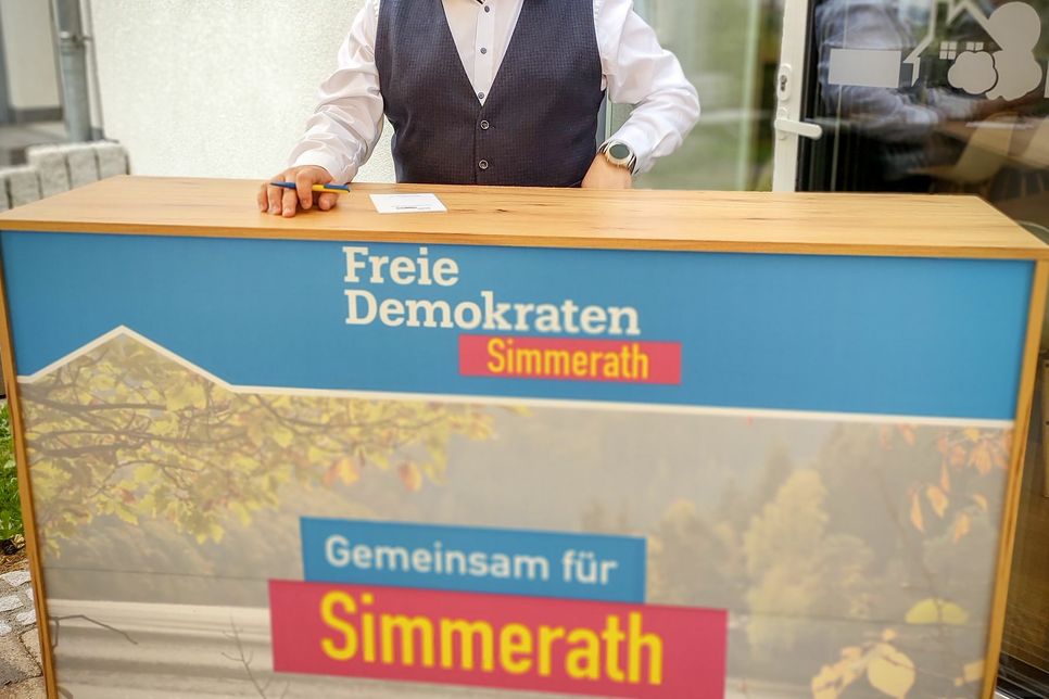 Ben Steinborn (FDP) will als Bürgermeister von Simmerath die Wirtschaft fördern und die Infrastruktur ausbauen, um die Gemeinde für Familien und Unternehmen attraktiver zu machen.