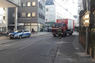 Zu einem Gefahrstoffeinsatz kam es am Sonntagmorgen gegen 11.05 Uhr in der Moselstraße. In einer Wohnung im zweiten Obergeschoss war einer Familie ein altes Quecksilberthermometer auf den Boden gefallen. Foto: Agentur Siko