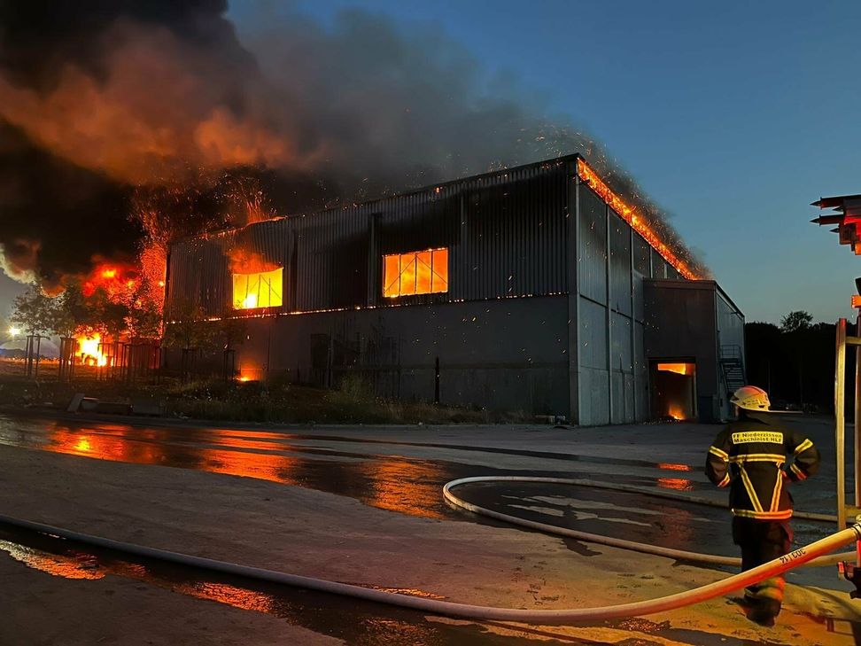Gestern Abend stand die Lagerhalle im Abfallwirtschaftszentrum in Vollbrand.