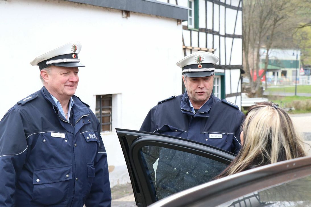 Die Bezirksdienstbeamten der Polizei sind im Schleidener Tal als Ansprechpartner unterwegs. Foto: Polizei