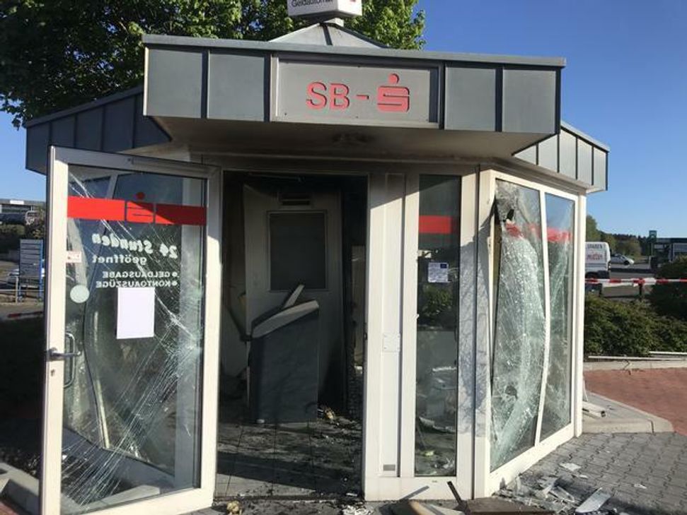 Der gesprengte Geldautomat des Kreissparkasse Vulkaneifel in Hillesheim. Archivbild: KSK Vulkaneifel