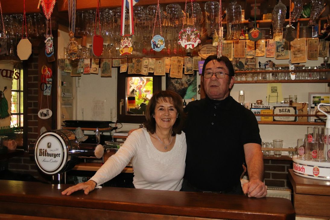 Josef und Marietta Metternich haben 45 Jahre lang zusammen in der Gastronomie gearbeitet. Der Abschied vom Beruf fällt den beiden nicht ganz leicht. Foto: Tim Nolden