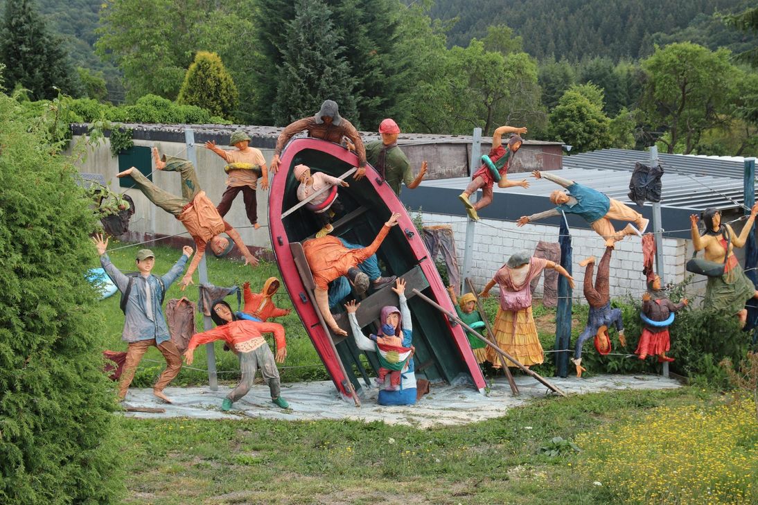 Das Schicksal der Flüchtlinge auf dem Mittelmeer zeigt dieses Werk. Foto: Nolden