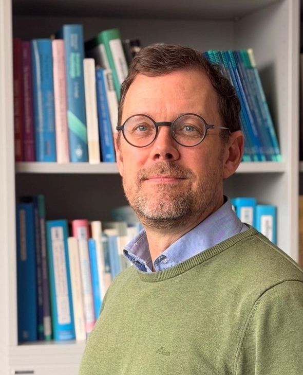 Prof. Dr. Gregor Domes, Professor für Biologische und Klinische Psychologie an der Universität Trier, ordnet die "Telefonierangst" psychologisch ein.