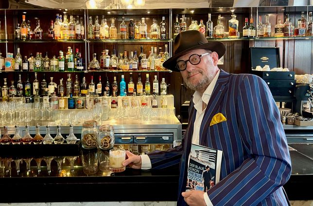 Ulrich Krentz bei einem der Schauplätze in London