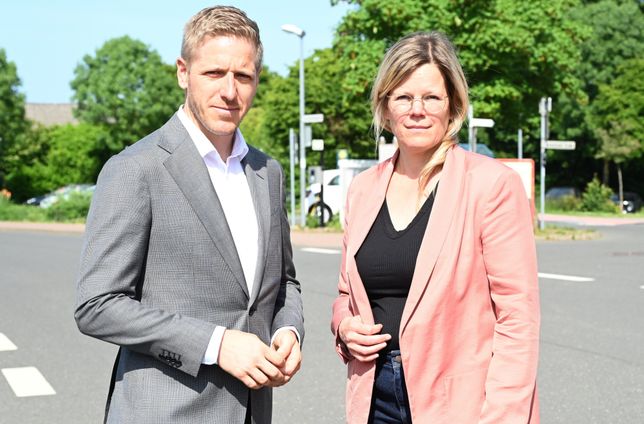 Landrätin Julia Gieseking (Landkreis Vulkaneifel, l.) und Landrat Markus Ramers (Kreis Euskirchen, r.) setzen sich gemeinsam für die Verkehrsprojekte in der Eifel ein.