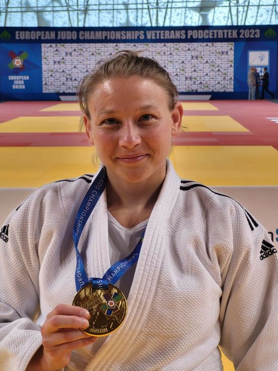 Swantje Kaiser mit ihrer Einzelmedaille.